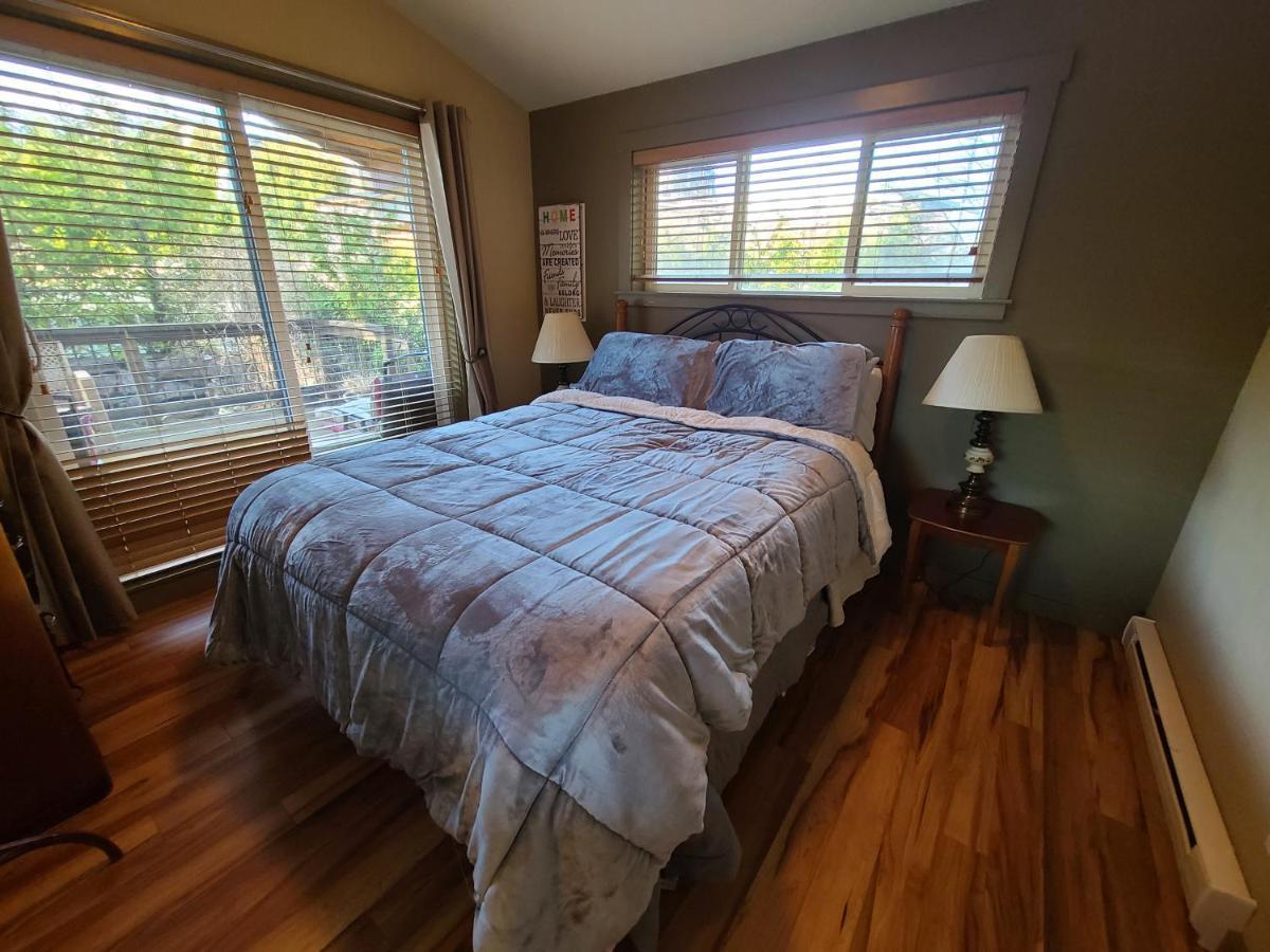 A Shack In The Woods Villa Port Renfrew Exterior photo