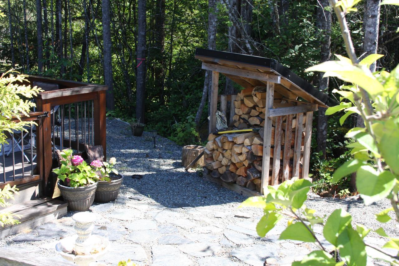 A Shack In The Woods Villa Port Renfrew Exterior photo